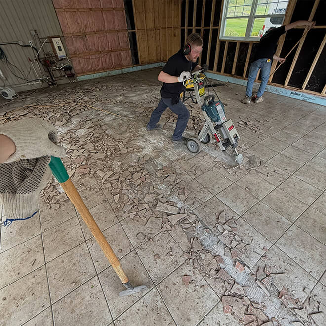 Réparation de plancher de garage Victoriaville (pendant les travaux).