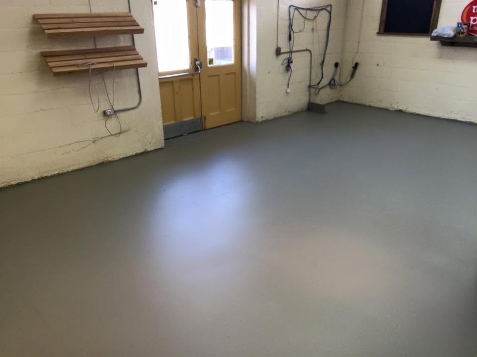 Plancher de garage en béton poli PolySurface.