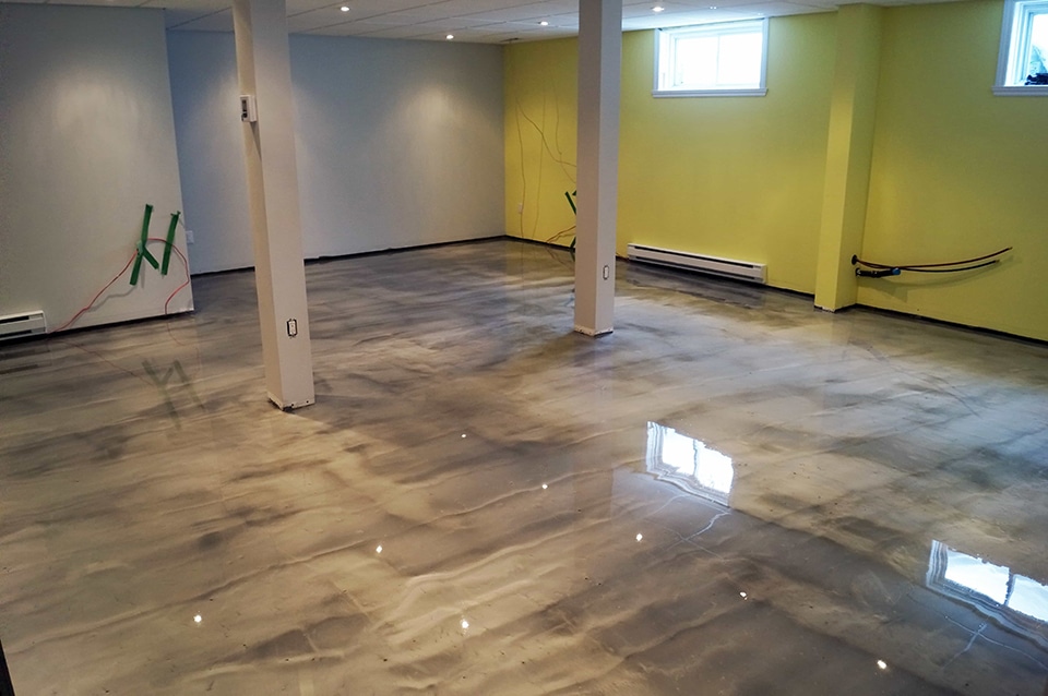 Recouvrement de plancher de sous-sol.